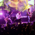 Plastilina Mosh regresa con el sonido que definió a una generación